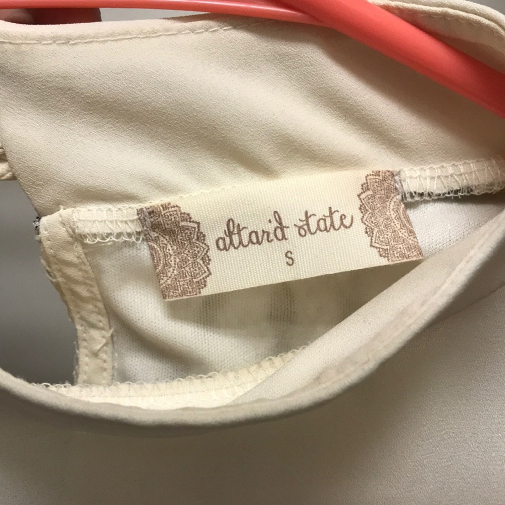 Altar’d State tunic - Picture 2 of 3